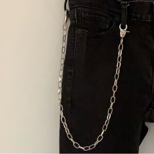 Hot Topic Silver Belt Loop Chain - 23 inches- Unisex